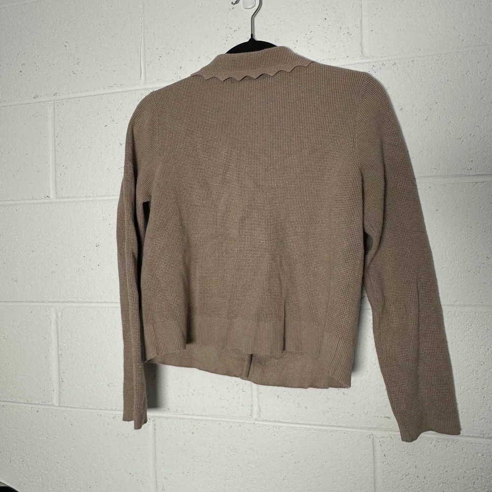 Tahari Womens Taupe Knit Cardigan Jacket Scalloped Collar Gold Crest Buttons S - Picture 4 of 4